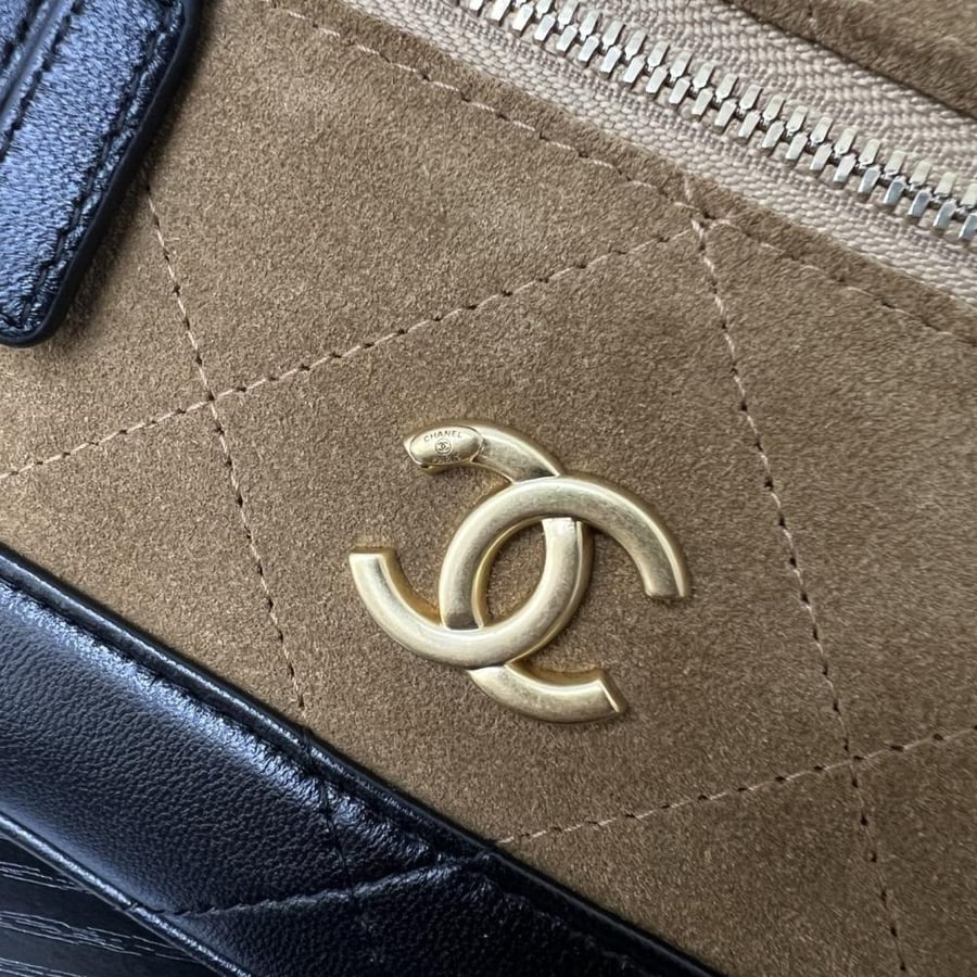 Chanel Mixed-Material Quilted Vanity Case