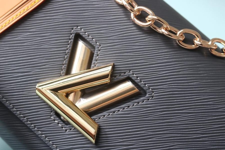 LV Twist with Luggage Tag 23cm