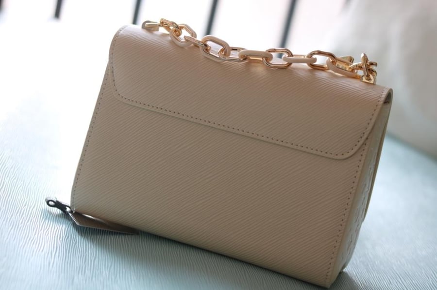 LV Twist Empreinte Chain 23cm