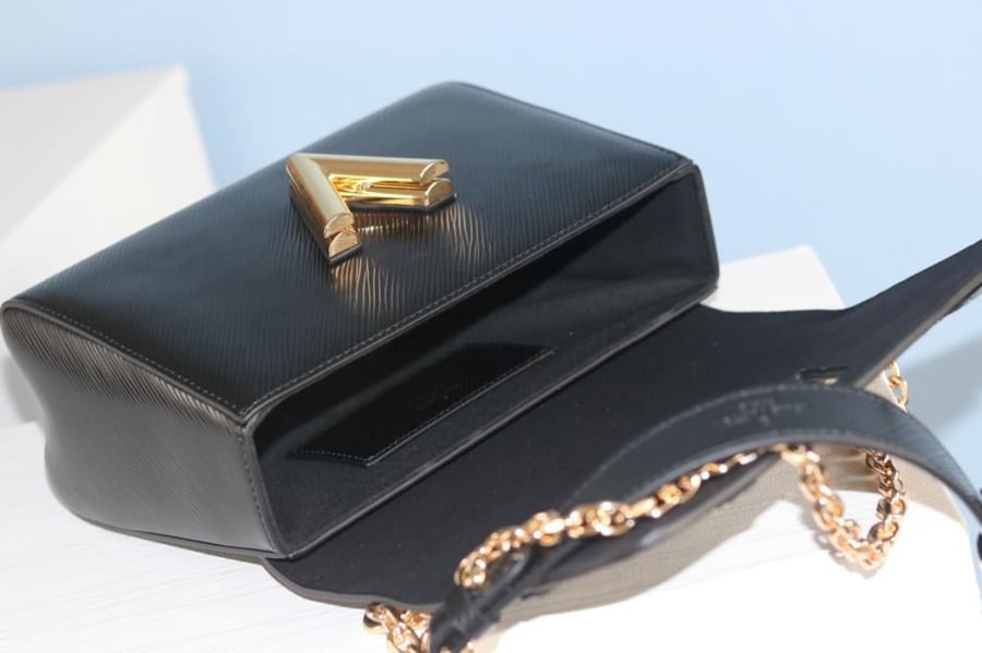 LV Twist Embellished 23cm