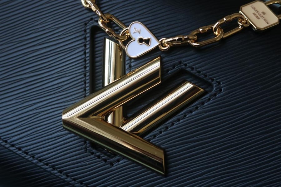 LV Twist Charms Chain 23cm