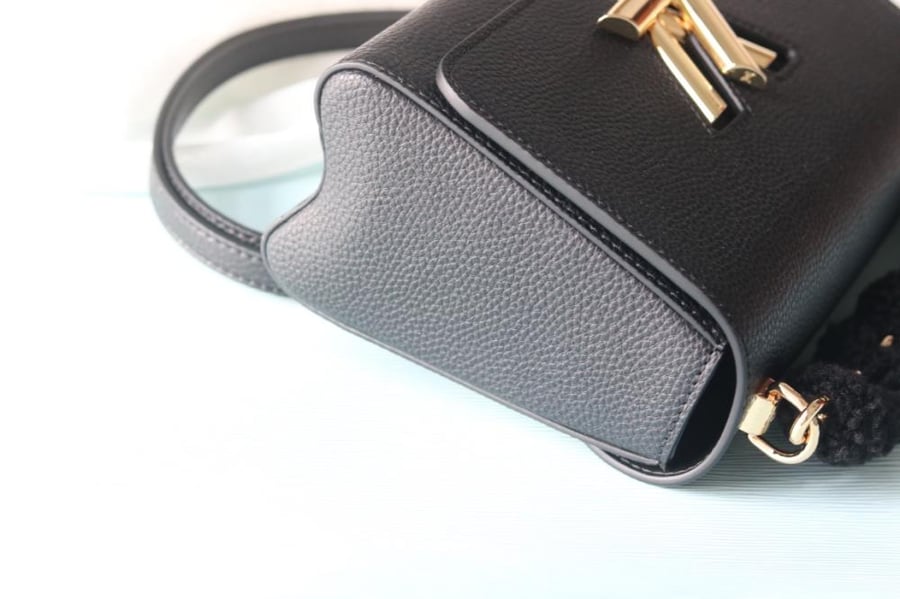 LV Twist Shearling Handle 23cm