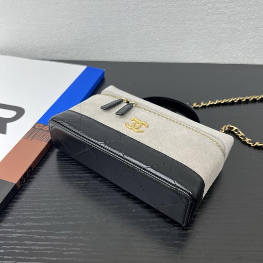 Chanel Mixed-Material Quilted Vanity Case