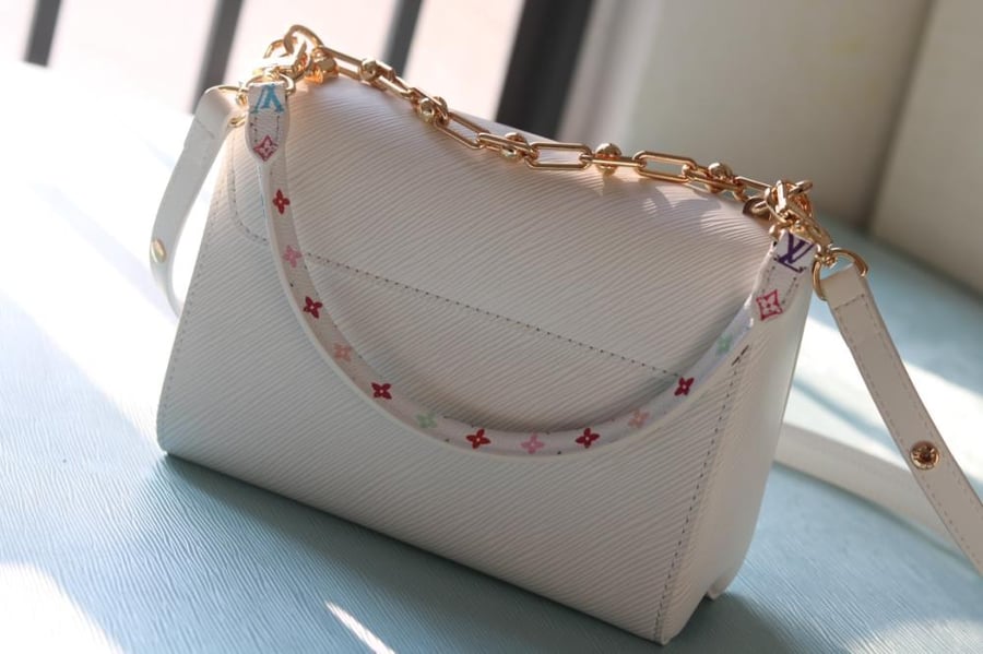 LV Twist Monogram Handle 23cm