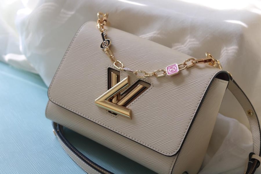 LV Twist Charms Chain 23cm
