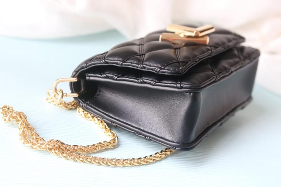 LV Twist Quilted Chain 20cm