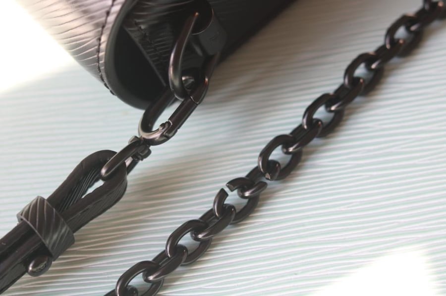 LV Twist East-West 23.5cm