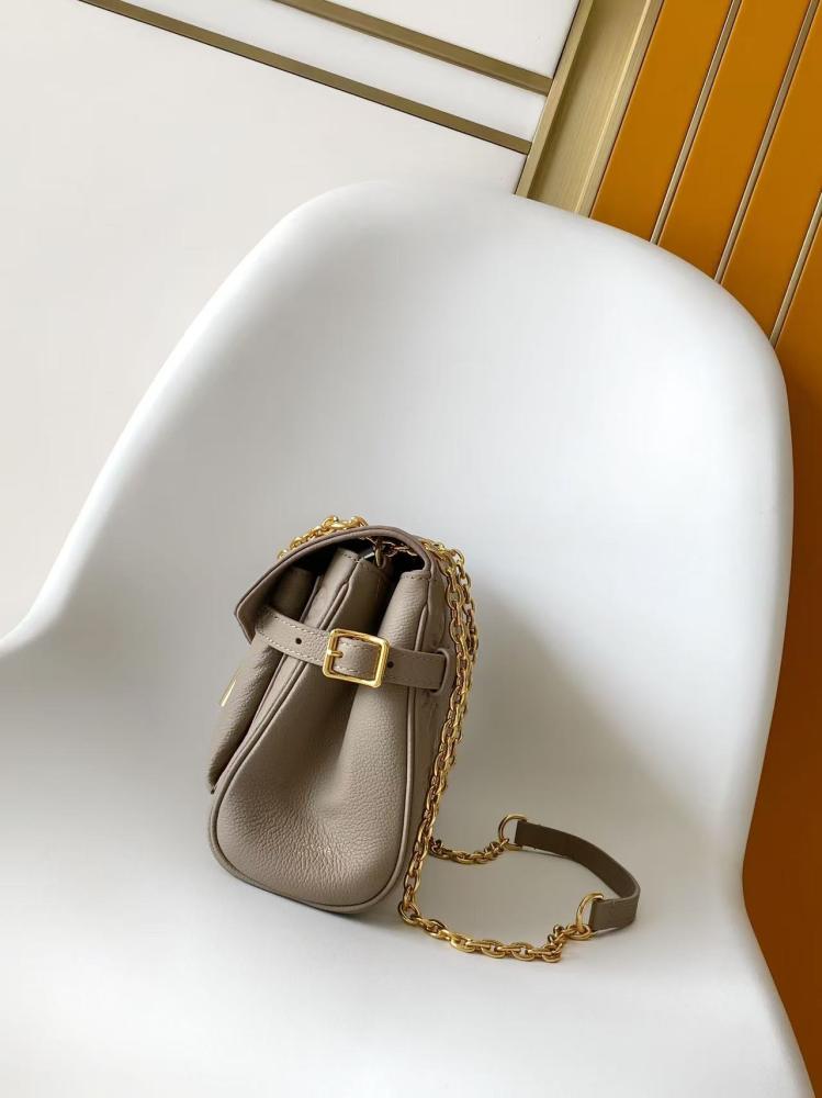 LV Lock Shoulder Bag 29.5*18.5*9.5cm