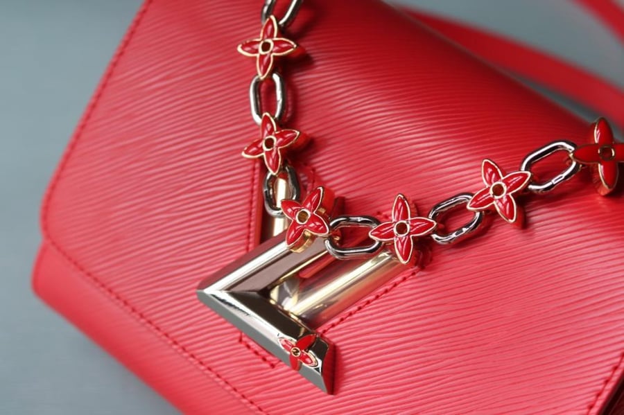 LV Twist Monogram Chain 23cm