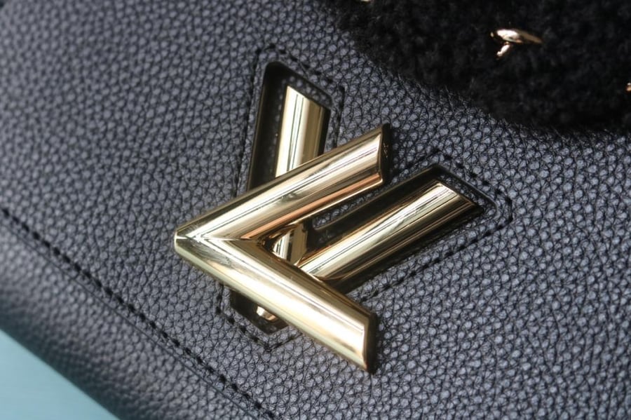 LV Twist Shearling Handle 23cm