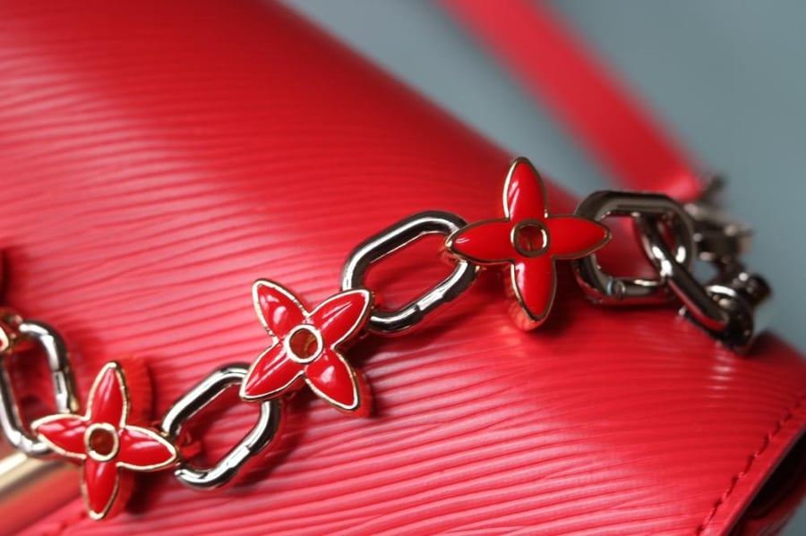 LV Twist Monogram Chain 23cm