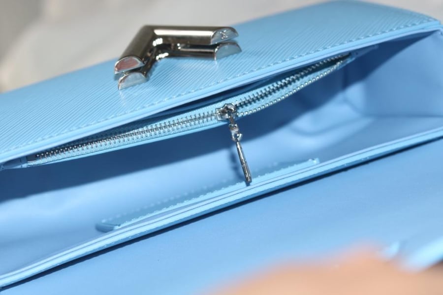 LV Twist East-West 23.5cm