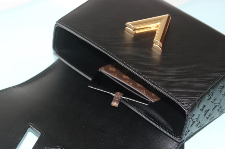 LV Twist Empreinte Chain 23cm