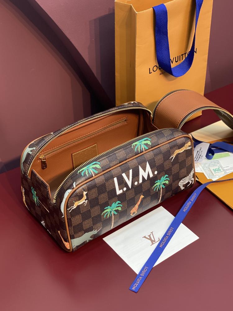 LV Pochette Voyage 28cm