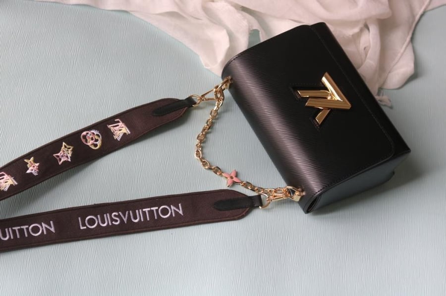 LV Twist Charms Chain 23cm