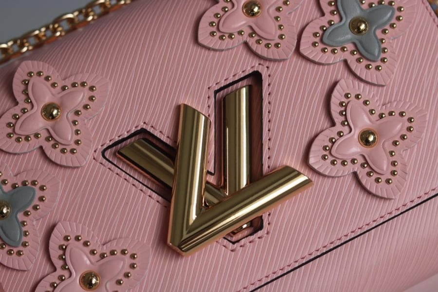 LV Twist Embellished 23cm