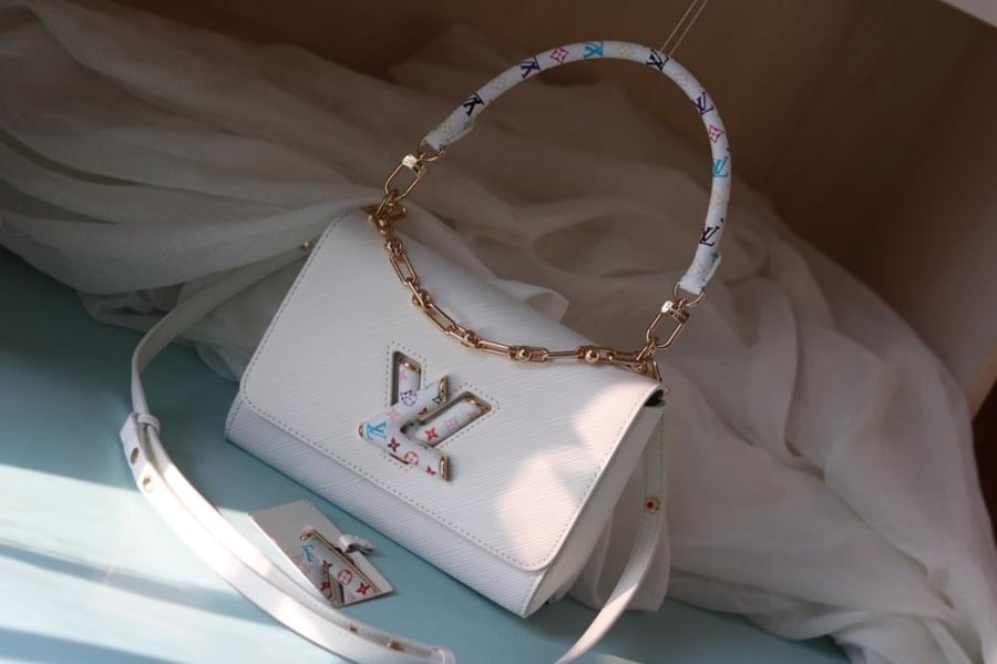 LV Twist Monogram Handle 23cm