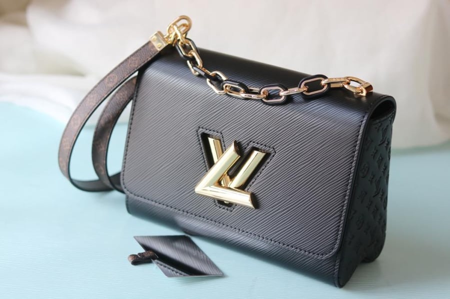 LV Twist Empreinte Chain 23cm