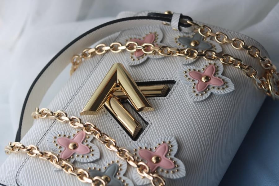 LV Twist Embellished 23cm