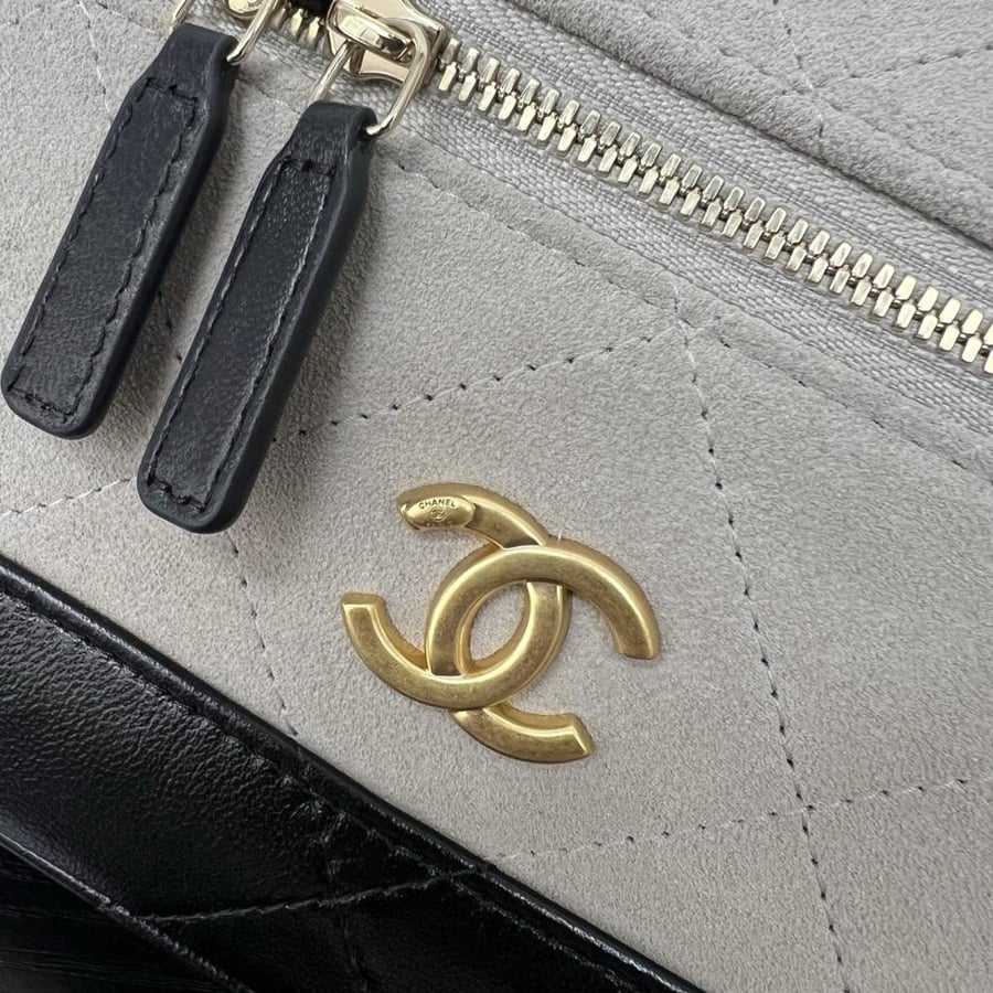 Chanel Mixed-Material Quilted Vanity Case