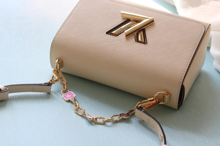 LV Twist Charms Chain 23cm