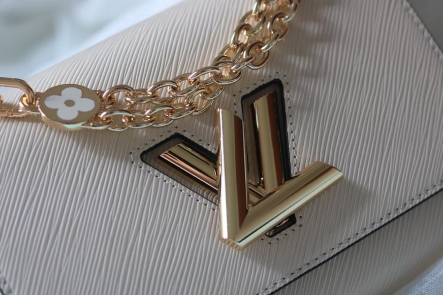 LV Twist Monogram Chain 23cm