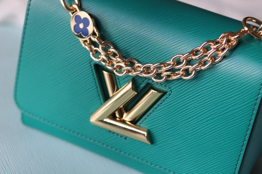 LV Twist Monogram Chain 23cm