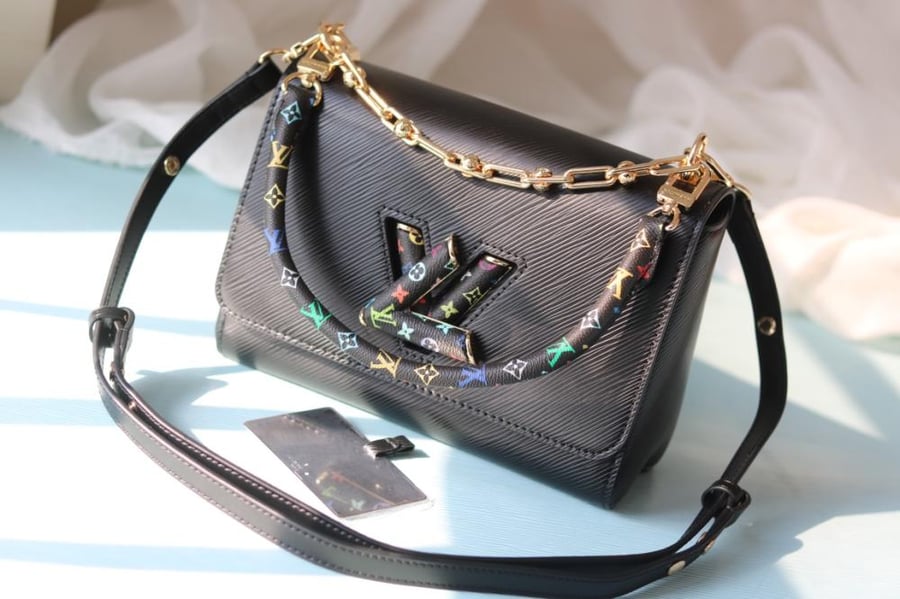 LV Twist Monogram Handle 23cm