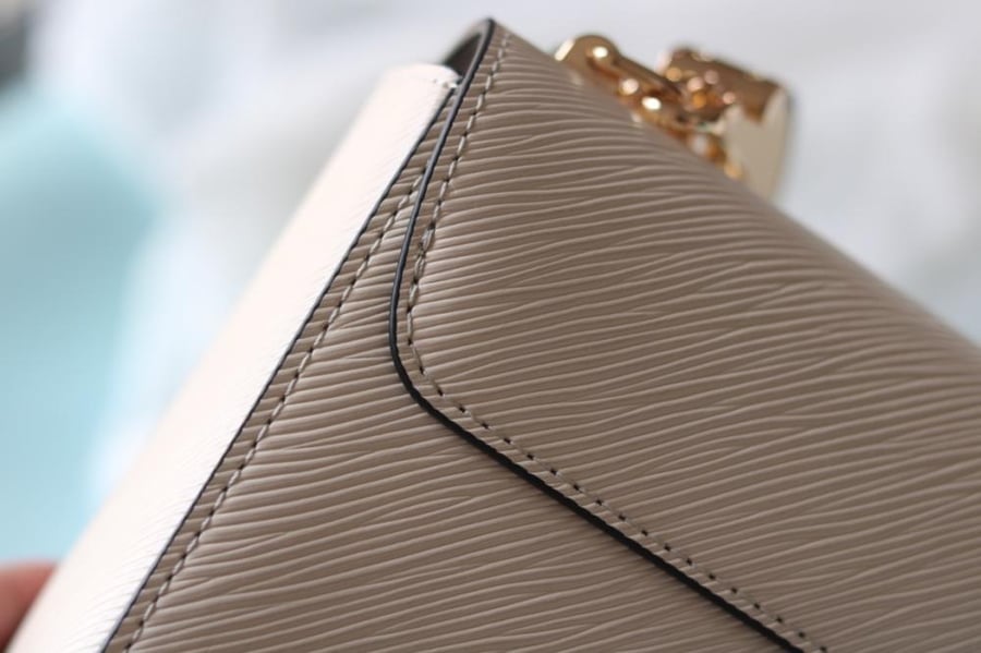 LV Twist Monogram Chain 23cm