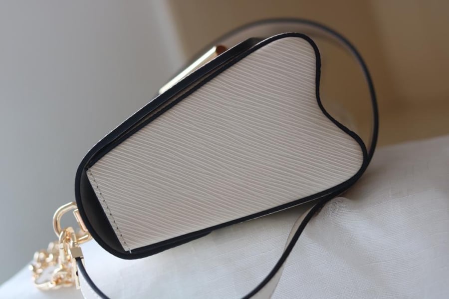 LV Twist Monogram Chain 23cm