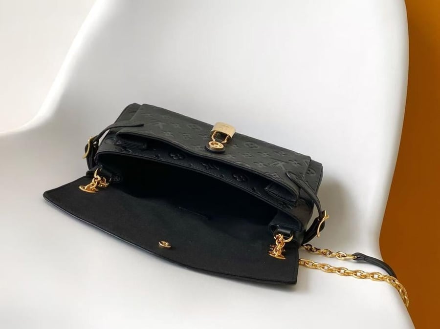 LV Lock Shoulder Bag 29.5*18.5*9.5cm