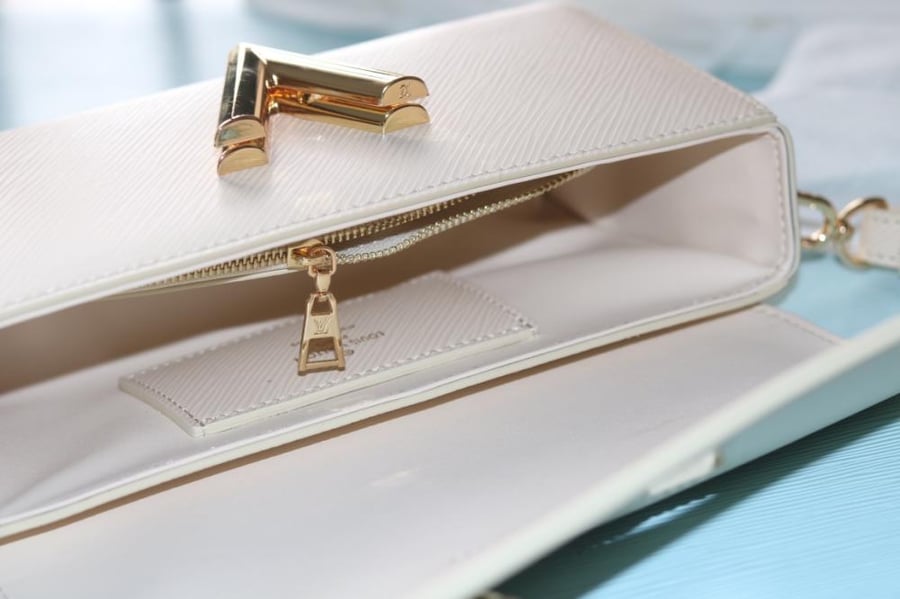 LV Twist East-West 23.5cm