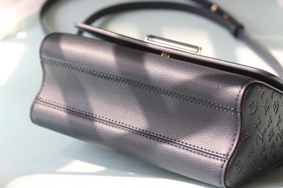 LV Twist Monogram Empreinte 23cm