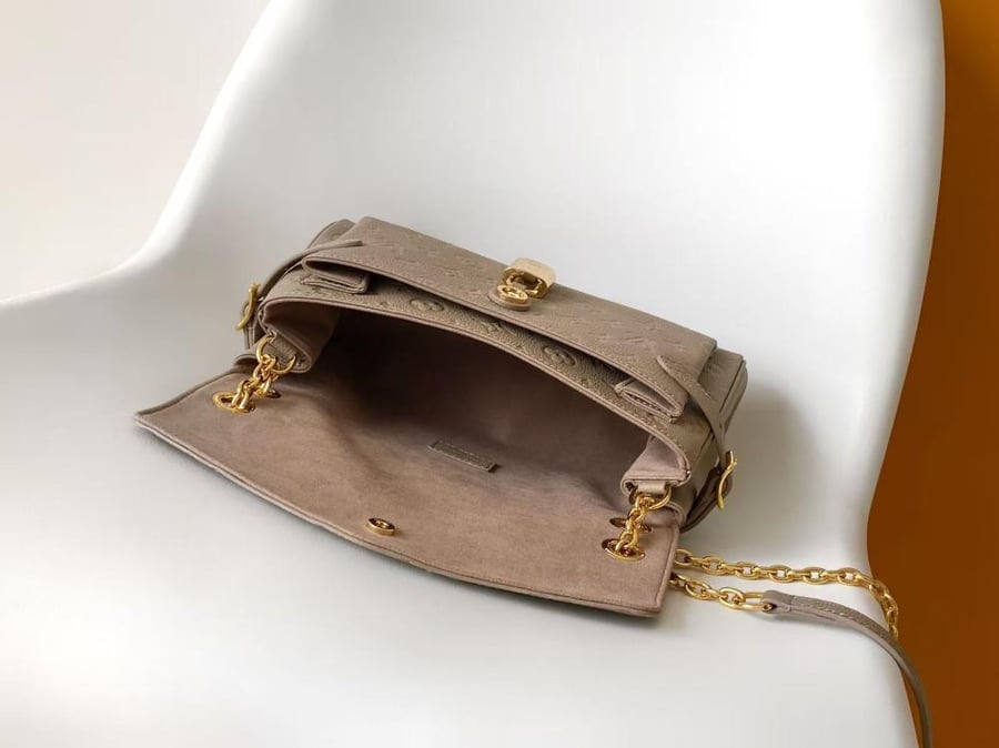 LV Lock Shoulder Bag 29.5*18.5*9.5cm
