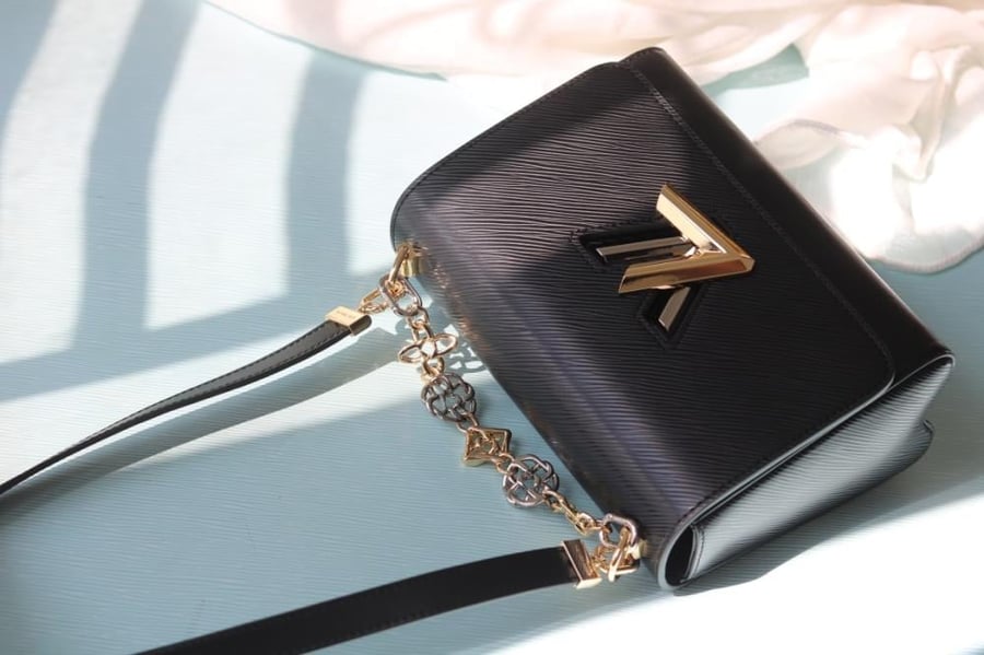 LV Twist Monogram Chain 23cm