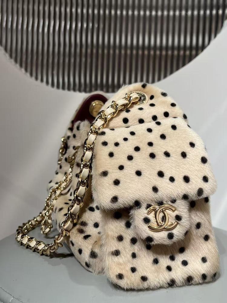 شانيل كولكشن الفرو المرقط | Chanel Spotted Fur Collection