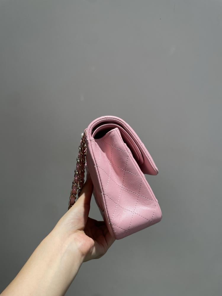 شانيل كلاسيك فلاب الوردي الكافيار | Chanel Pink Caviar Classic Flap
