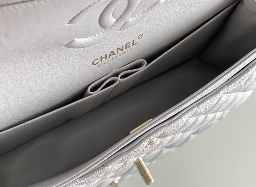 شانيل كلاسيك فلاب الرمادي الفاتح الكافيار | Chanel Light Grey Caviar Classic Flap