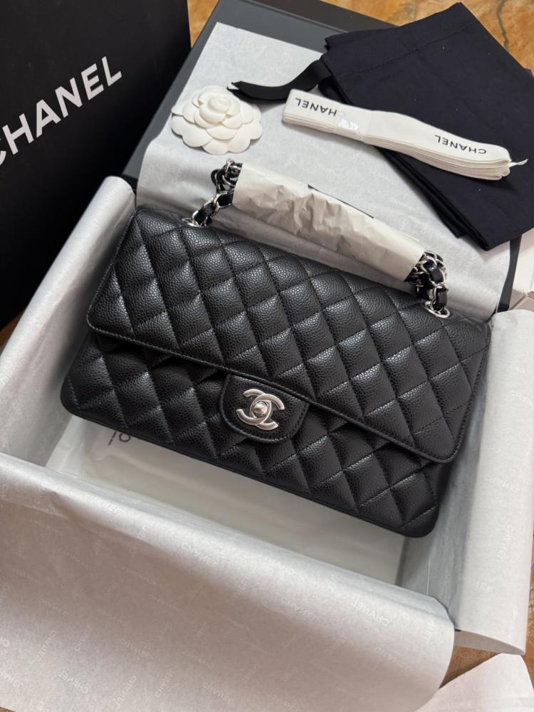 شانيل كلاسيك فلاب الأسود الكافيار | Chanel Black Caviar Classic Flap