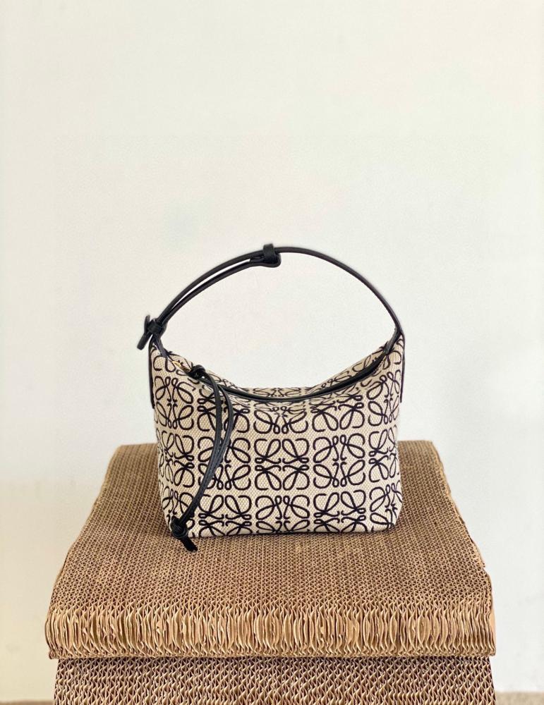 لويفي كيوبي المطرزة الأسود | Loewe Black Embroidered Cubi