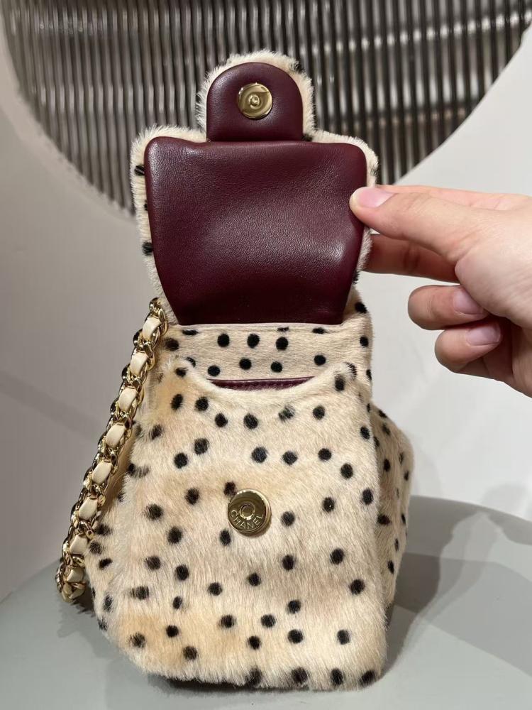 شانيل كولكشن الفرو المرقط | Chanel Spotted Fur Collection