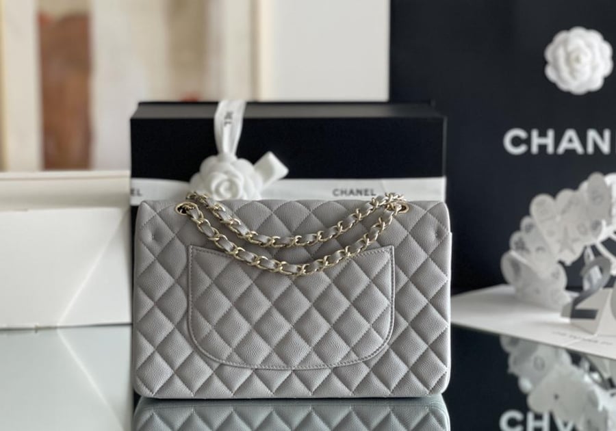 شانيل كلاسيك فلاب الرمادي الفاتح الكافيار | Chanel Light Grey Caviar Classic Flap