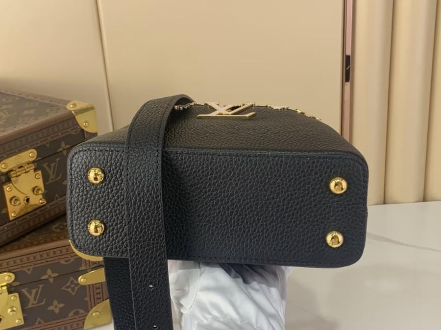 Louis Vuitton | لويس فيتون كابتوس / كابوسين ميني السوداء