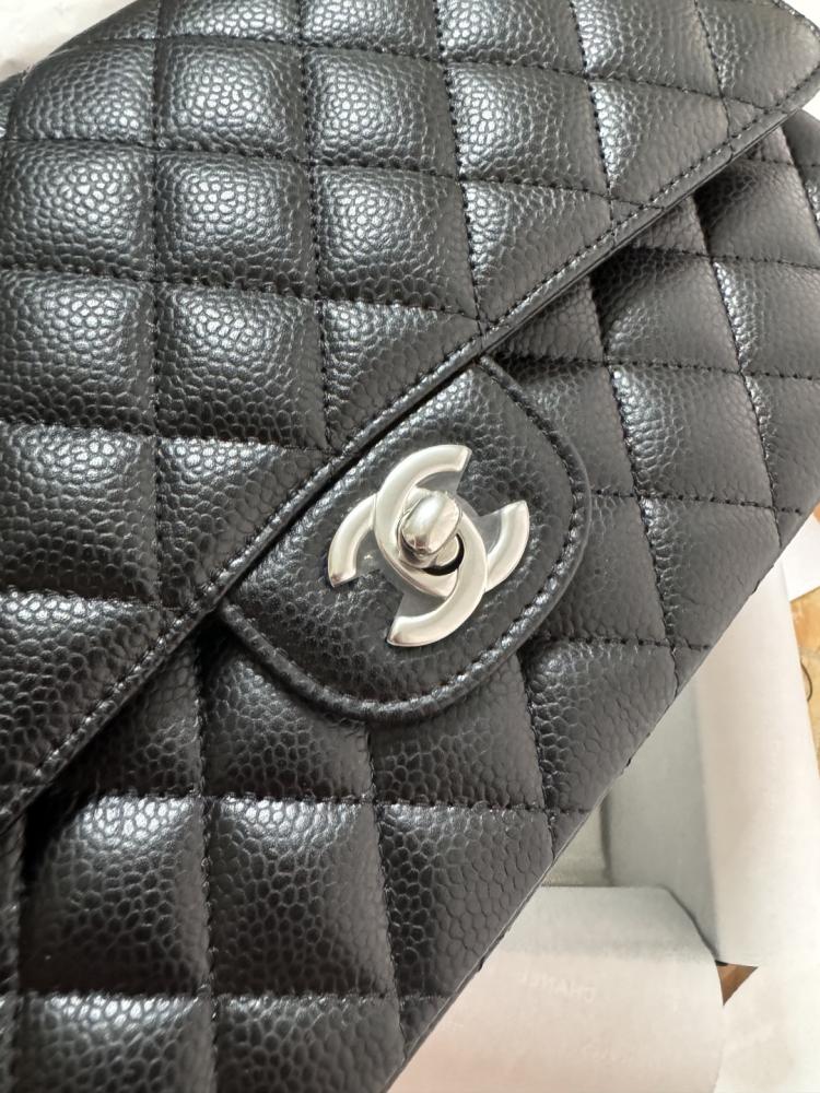 شانيل كلاسيك فلاب الأسود الكافيار | Chanel Black Caviar Classic Flap