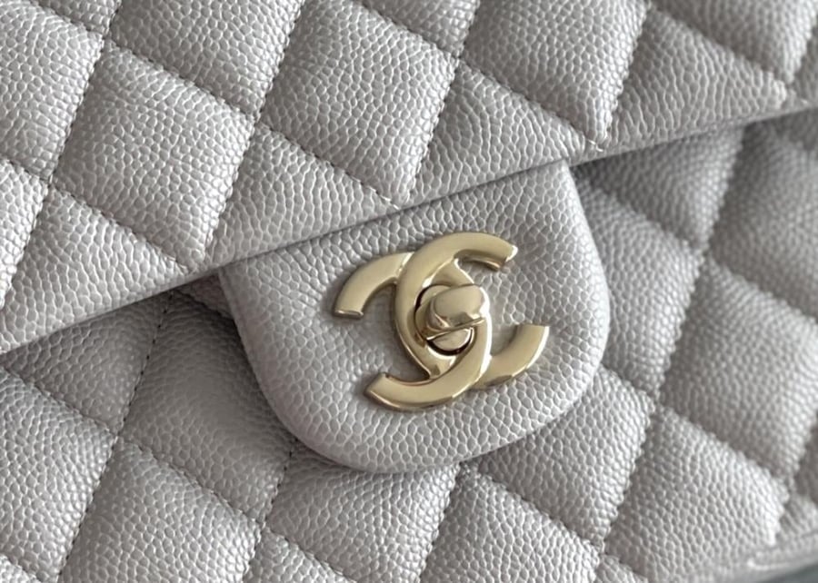 شانيل كلاسيك فلاب الرمادي الفاتح الكافيار | Chanel Light Grey Caviar Classic Flap