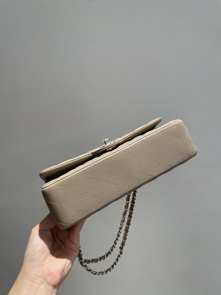 شانيل كلاسيك فلاب البيج الكافيار | Chanel Beige Caviar Classic Flap