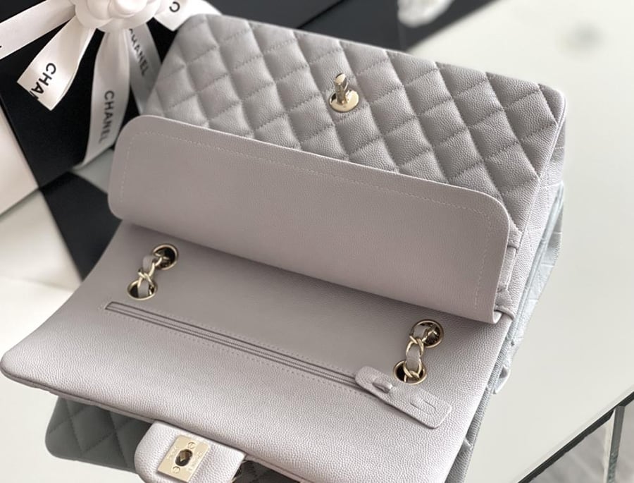 شانيل كلاسيك فلاب الرمادي الفاتح الكافيار | Chanel Light Grey Caviar Classic Flap