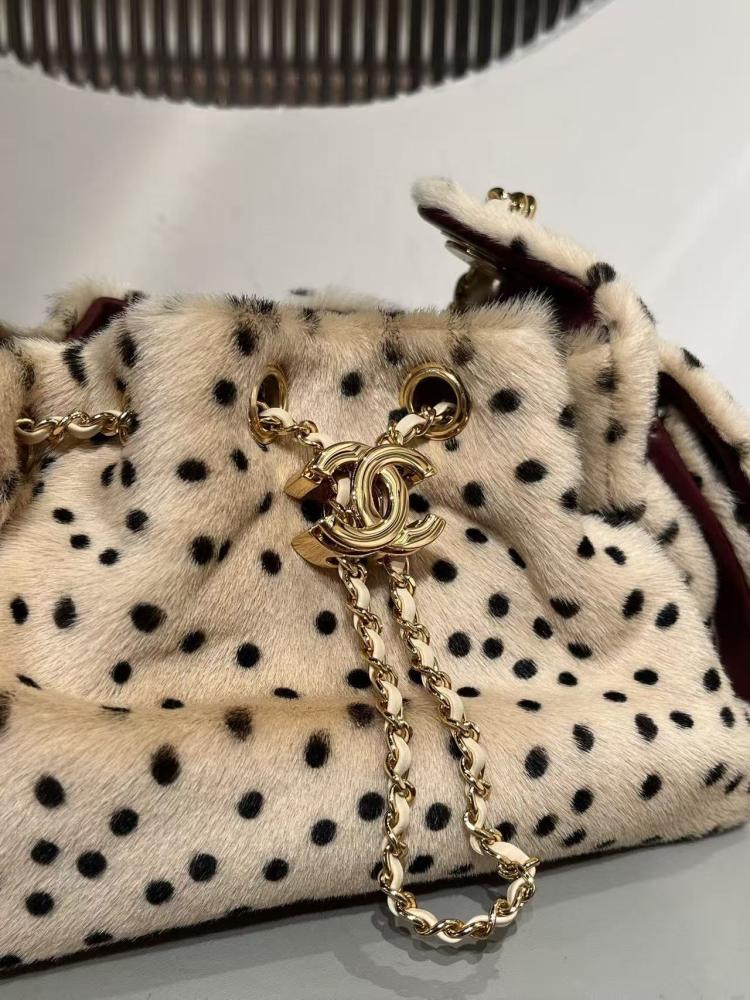 شانيل كولكشن الفرو المرقط | Chanel Spotted Fur Collection