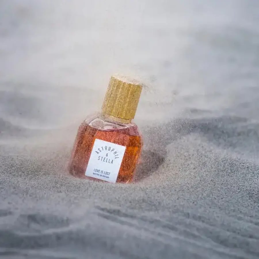 عطر لوف ايز لوست من استروفيل