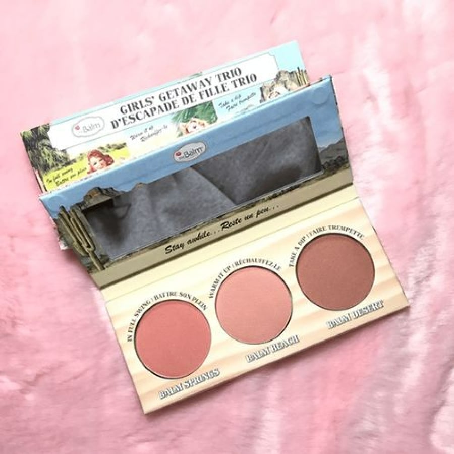This is a set of blush and bronzer for girls, giveaway trio